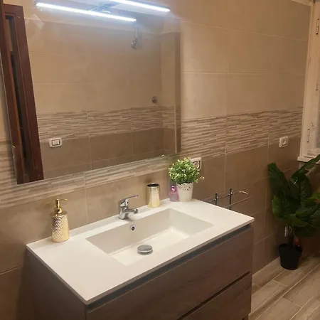 Romesuitetitti * Róma